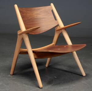 Hans J. Wegner. Savbuk lænestol model CH28 egetræ - valnød, Denne vare er sat til omsalg under nyt varenummer 5099235