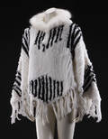 Fur Living. Poncho af strikket kanin. One size