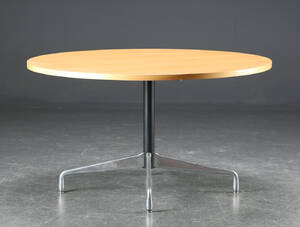 Charles Eames. Rundt spisebord  Segmented Table. Ø 130 cm 