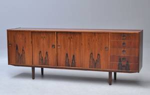 Dansk møbelproducent. Lav skænk i palisander.