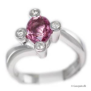 Kapuka Copenhagen. Spinel- og brillant designerring