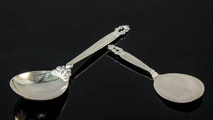Georg Jensen. KongeAcorn, serveringsske og kagespade