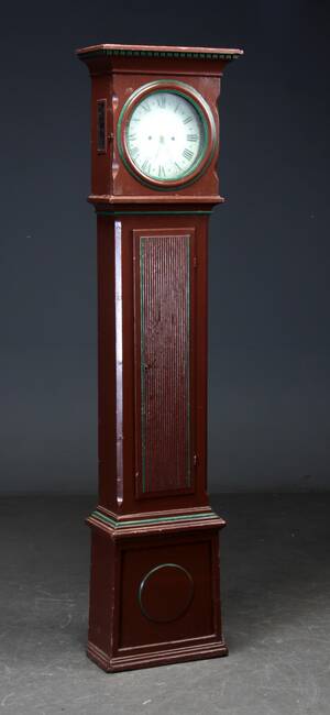 Standur i kabinet af bemalet træ, 1800-tallet