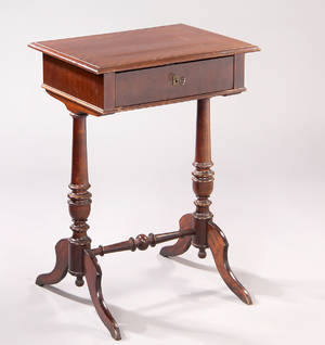 Sybord af mahogni. Ca. 1900