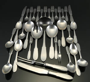 Gundorph Albertus for Georg Jensen. Mitra bestik af stål 34 Denne vare er sat til omsalg under nyt varenummer 4266885