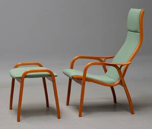 Yngve Ekström. Lænestol med skammel, model Lamino, valnøddetræ 2