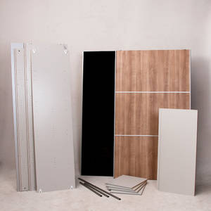 Moderner Kleiderschrank mit zwei Schiebetüren