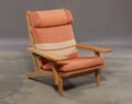 Hans J. Wegner. Højrygget lænestol, model GE-375