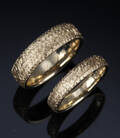 Et par vielsesringe af guld, 8 kt. Vægt ca. 11,8 gr. 2