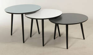 RANDOM. Indskudsborde med farvet laminat med sortlakerede bøgeben 3 