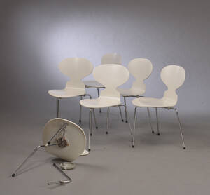  Arne Jacobsen. Et sæt på seks Myrestole model 3100 med formbøjet skal af hvid lakeret træ. 6.  Denne vare er sat til omsalg under nyt varenummer 4872607