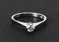 Enstensring i 18k vitguld