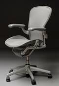 Donald Chadwick  William Stump, kontorstol, model Aeron, Medium B  