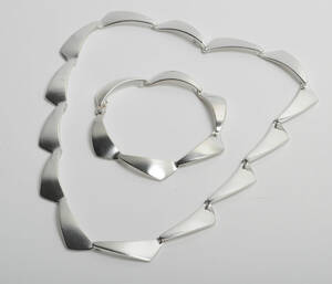 Randers Sølv, smykkesæt af sterling sølv, halsklde og armlænke