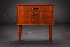 Dansk møbelproducent. Kommode af teak