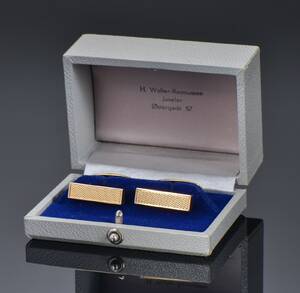 Et sæt manchetknapper 14 kt guld