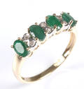 Smaragd- og diamantring