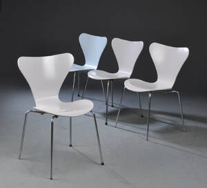 Arne Jacobsen. Sæt på fire stole model 3107, Syver-stole. 4 