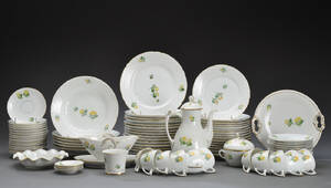 Bing  Grøndahl service af porcelæn Erantis bestående af.  81 dele.