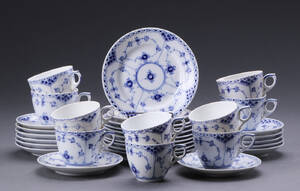 Royal Copenhagen. Musselmalet halvblonde kaffeservice 33