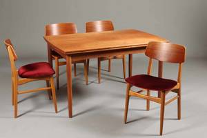 Dansk møbelproducent. Spisebord af teak, 4 stole 5