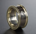 Brillant-Ring  mit massiver, breiter Ringschiene ca. 0.42 ct.