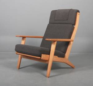 Hans J. Wegner 1914-2007 Højrygget stol af eg, model GE-290