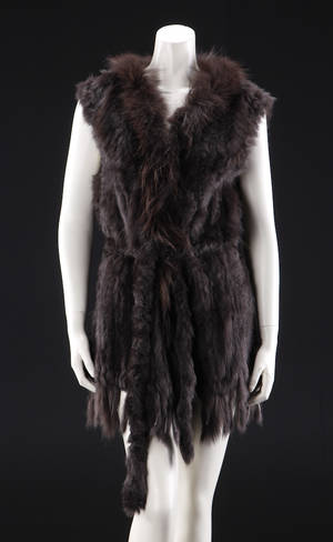 Fur Living. Vest af delvis strikket racoon og kanin. Str. SM