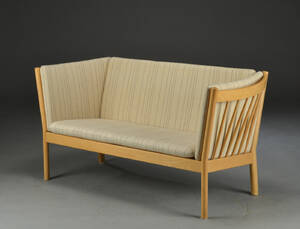 Erik Ole Jørgensen. To-pers tremmesofa af bøgetræ, model J148