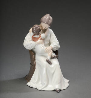 Bing  Grøndahl Moderkærlighed, figur af porcelæn nr. 1552 