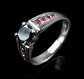Diamant og rubin ring.