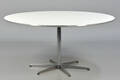 Arne Jacobsen. Cirkulært spisebord fra 2012. Ø 145 cm 