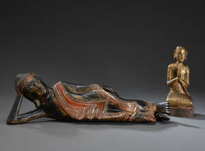 To orientalske figurer af træ, 1900-tallet. 2