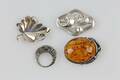 BROSCHER, 4 st, silver, bl.a. med orange sten