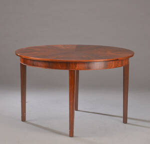 Dansk møbelproducent. Cirkulært spisebord 4