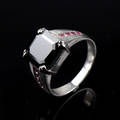 Diamant og rubin ring.