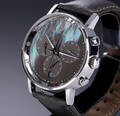Henning Koppel for Georg Jensen. Lady Chronograph stor dameur i stål med perlemorsskive og brillanter, ca. 2010-11 Denne vare er sat til omsalg under nyt varenummer 4544945