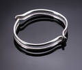 A. Michelsen. Moderne todelt armring af sterlingsølv, ca. 1960erne