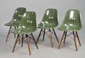 Charles Eames 1907 - 1978. Sæt nummererede skalstole, model DSW 4