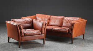 Tre-pers. sofa samt lænestol, dansk møbelproducent 2