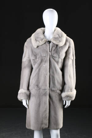 Saga mink. Pels frakke. Str. 38-40