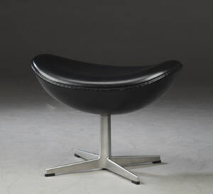 Arne Jacobsen. Skammel til Ægget, model 3127