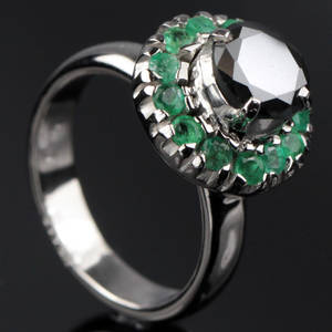 Smaragd og diamant ring