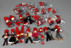 16 par håndstrikkede Nisser 32