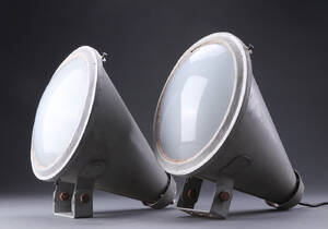 Et par projektører 2 Denne vare er sat til omsalg under nyt varenummer 4642326