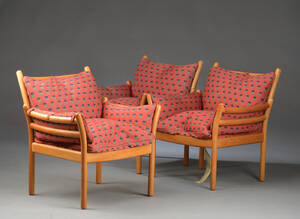 Illum Wikkelsø. Tre hvilestole model Genius 3