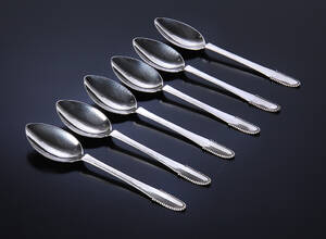 Georg Jensen. Kugle 6 dessertskeer af let hammerslået sølv, ann0 1930. 6