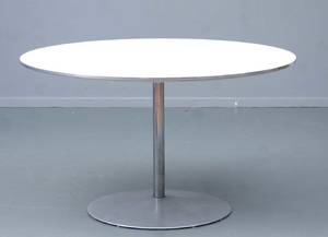 Verner Panton. Cirkulært bord Ø 120