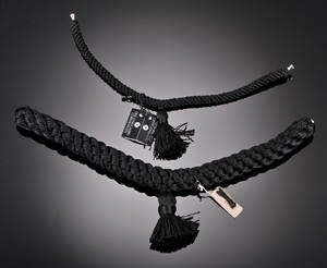 Ole Lynggaard. Knyttet armbånd af sort silke 2