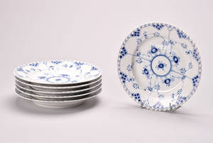 Royal Copenhagen. Musselmalet helblonde tallerkner. 6